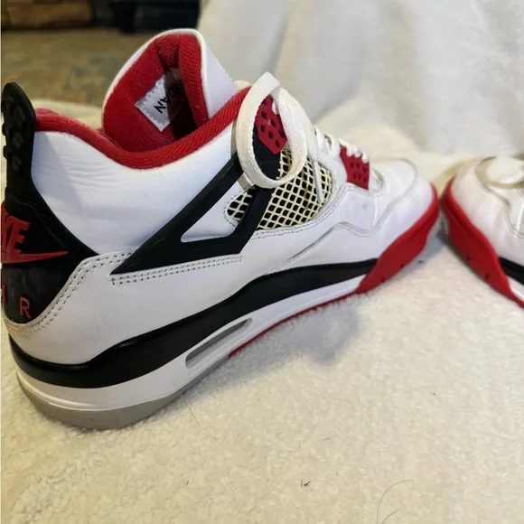 Jordan 4 Retro Fire Red (mens 9.5M) - Picture 9 of 11